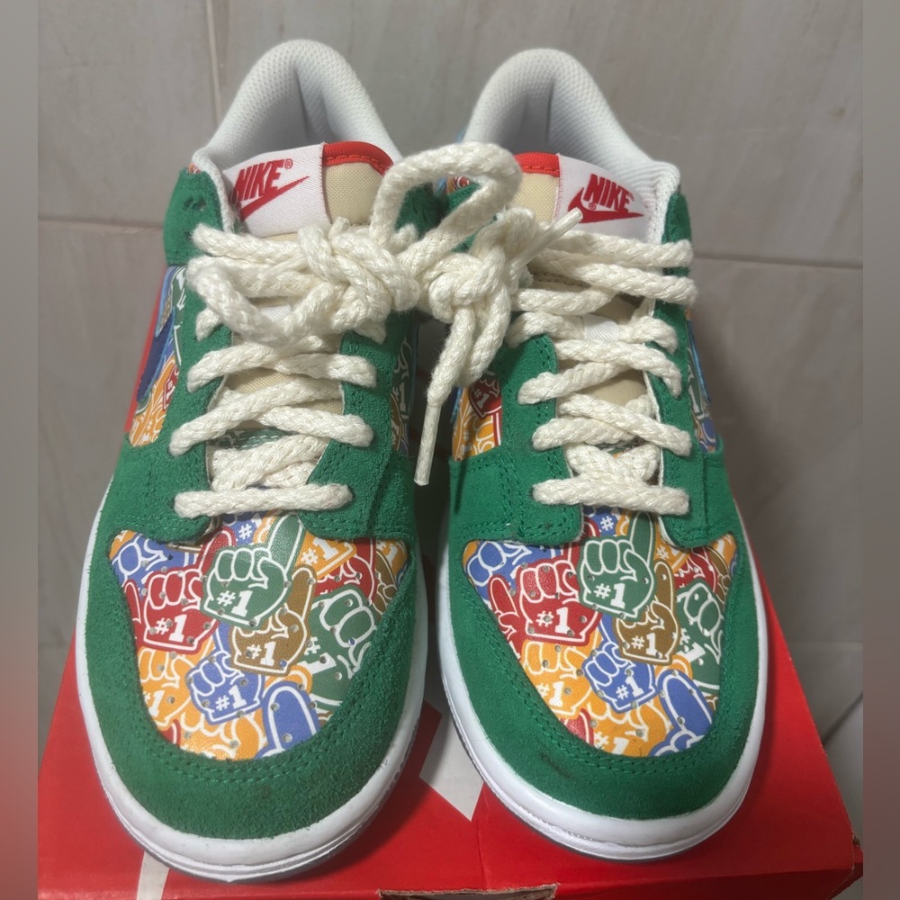 Kids dunks Sz 4
